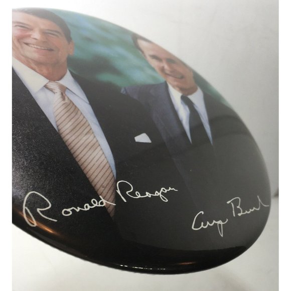 Ronald Reagan and George Bush Large Pin Button - Picture 9 of 12